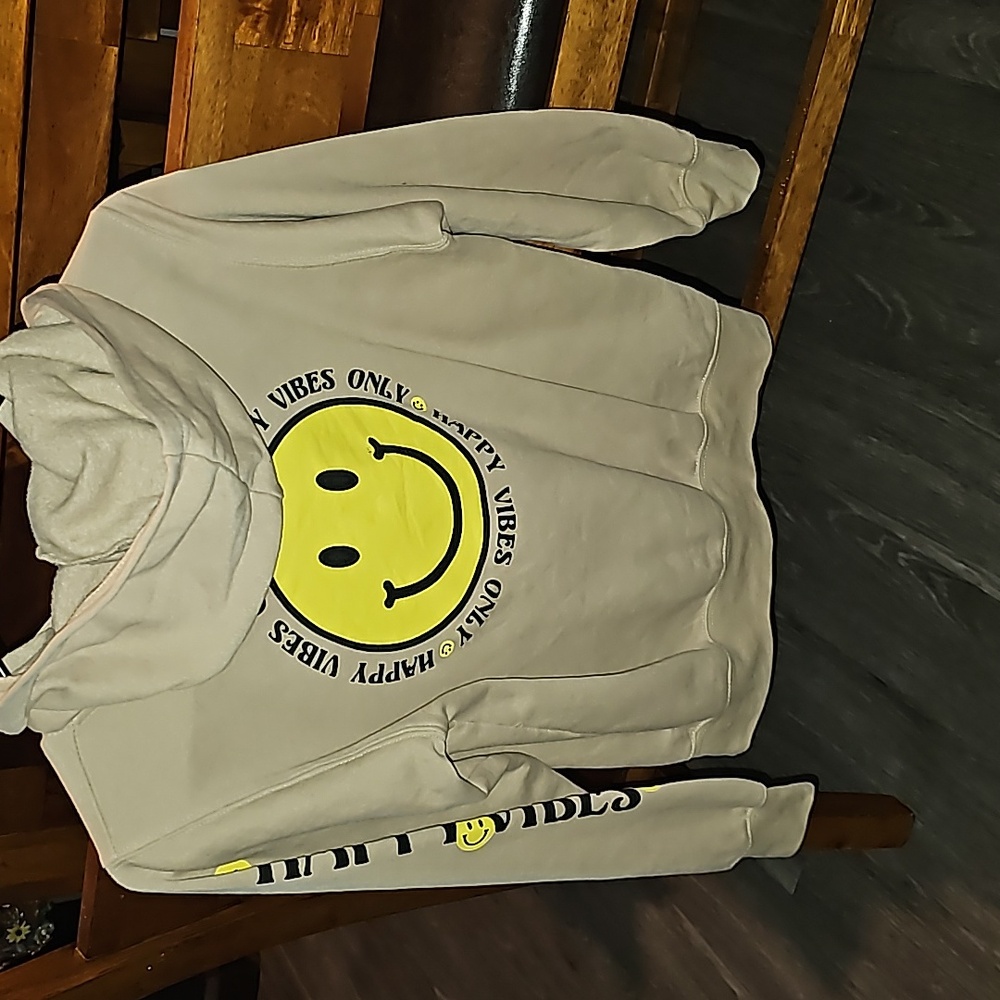 Girls youth sz large 14 zip up hoodie. Crown of Hearts. Fits like a 10/12